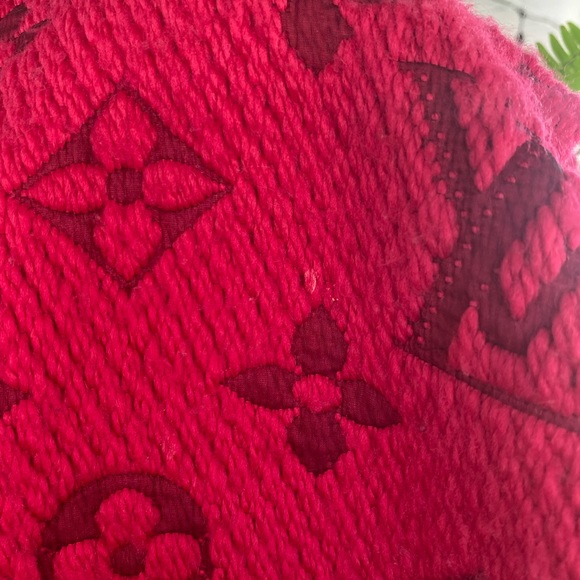 LOUIS VUITTON Wool Silk Logomania Scarf - Picture 4 of 8